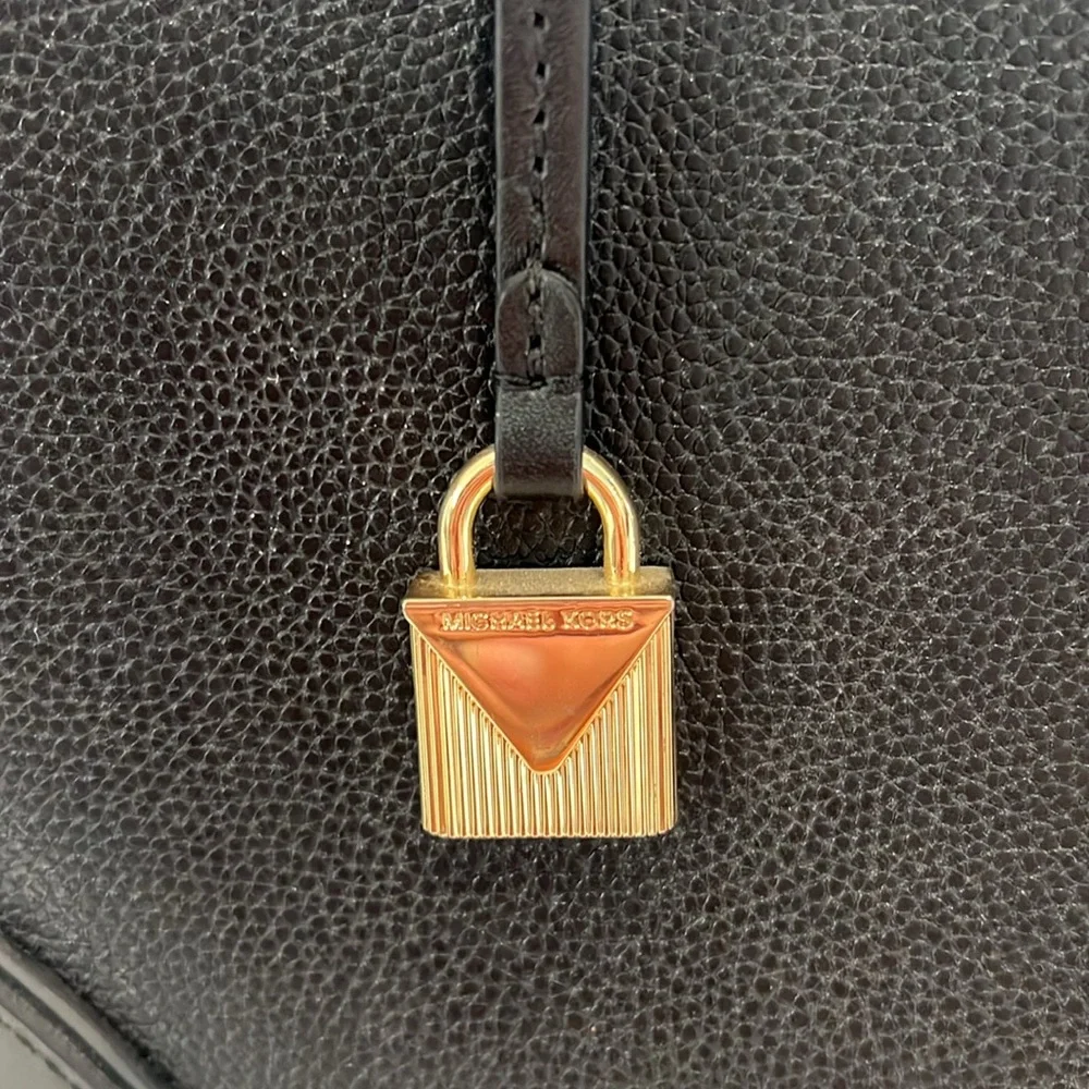 Michael Kors Mercer Gallery Large Leather Satchel Pebbled Leather Center‎ Zip